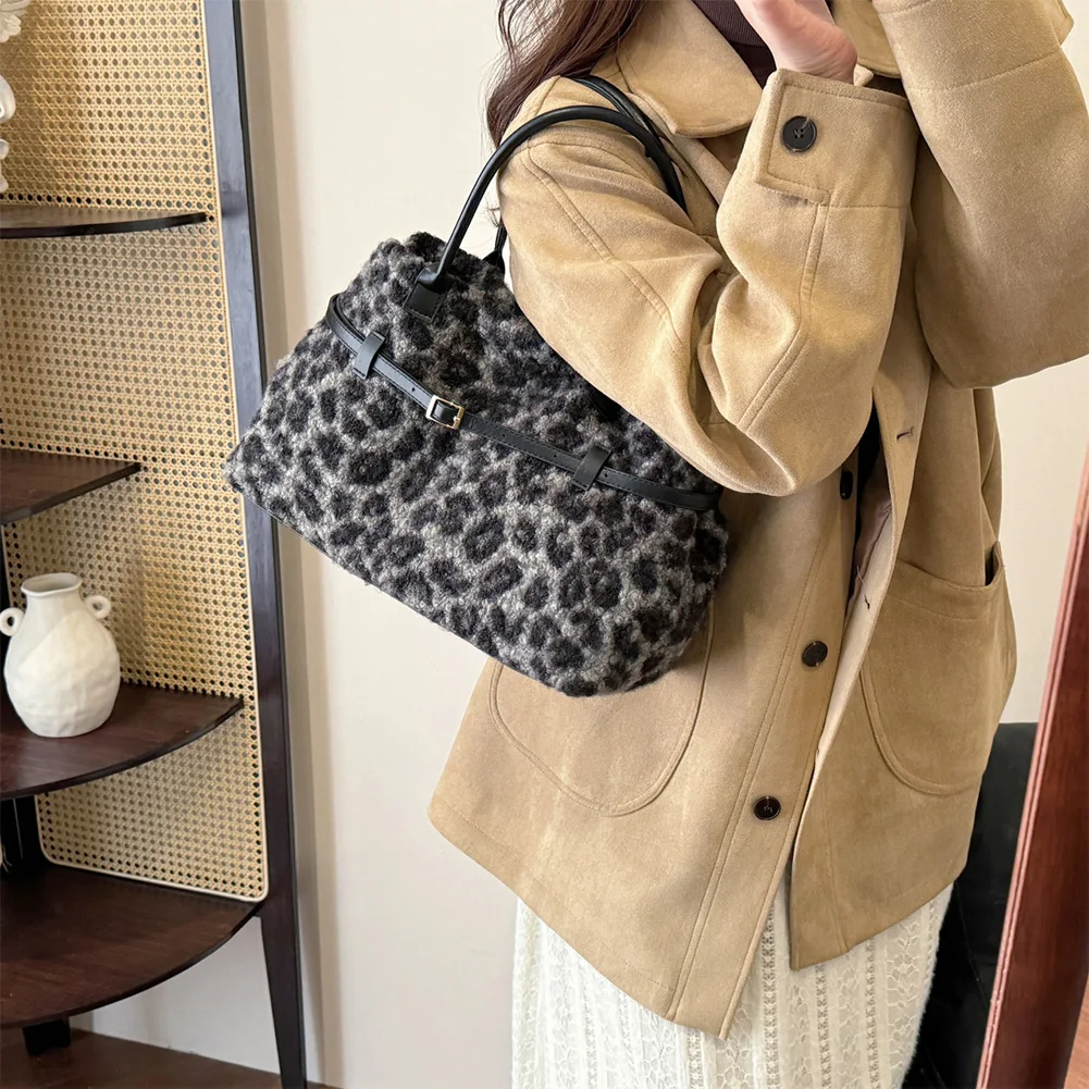 

Женская леопардовая плюшевая сумка на плечо, пушистая сумка с пряжкой на ремне, повседневная дорожная сумка, меховая сумка для переноски, повседневная дорожная сумка