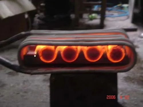 سخان الحث الكهرومغناطيسي عالي التردد معدات التبريد التعريفي تصلب المعالجة الحرارية Hine