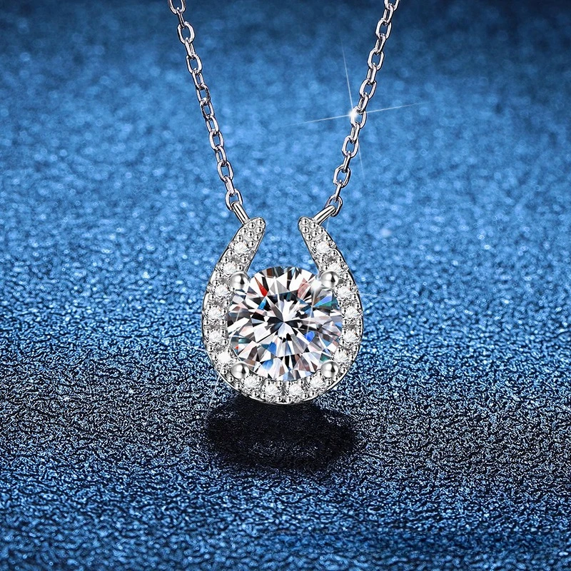 Seiko-collar de moissanita de herradura de 2 quilates, collar de oro de platino PT95018k, cadena de clavícula versátil de alta gama en forma de U para mujer