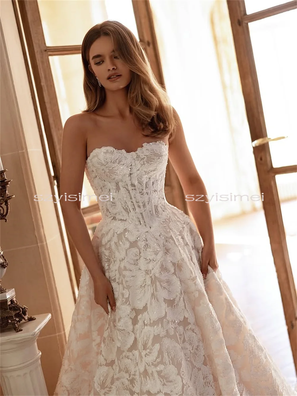 Luxury Full Lace A-line Wedding Dress Sexy Backless Sleeveless Customizable Bridal Gown for Special Occasions