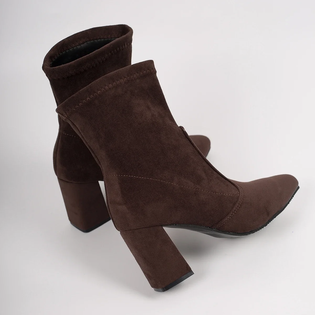 Herbst/Winter Damen-Stiefeletten mit dicken Absätzen und spitzer Spitze aus Wildleder. Modische rutschfeste Outdoor-Stiefel im europäischen und amerikanischen Stil – Detail 16