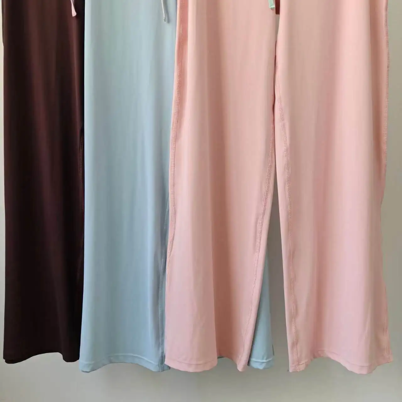 Kontrastfarbene Sporthose für Damen, Leggings mit hoher Taille, figurformende Yoga-Hose, lockere Pilates-Trainingshose, gerade geschnittene Fitnesshose. – Detail 7