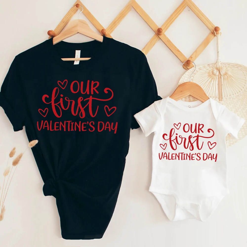 

Our First Valentine's Day Print Family Matching Outfits Mommy T-shirt Baby Bodysuit Famiy Clothing Valentine's Day Gift Clothes