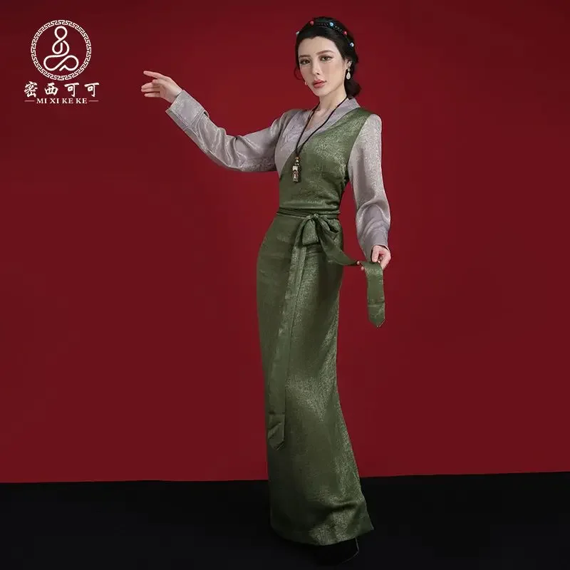 新しいチベット民族風スプライシング旅行写真撮影服、改良されたラサ服女性用