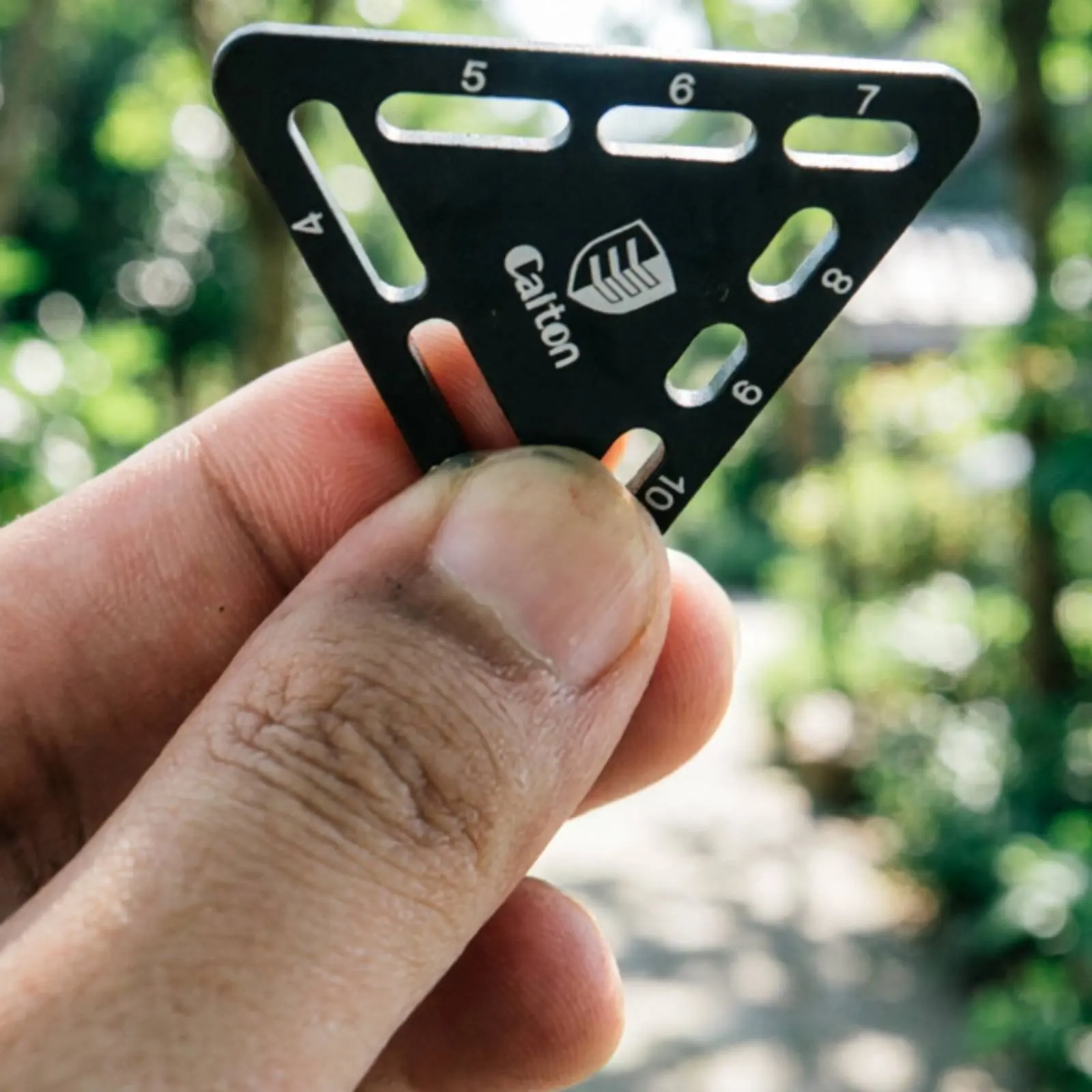 Picture 3: Triangle Golf Marker Measuring Function Attractive Ball Marker Clip Attractive Hat Clip Portable for Golfers