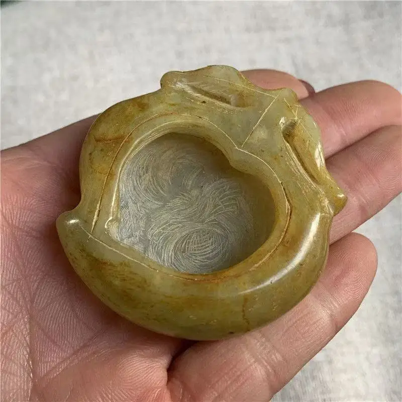 

Old Han Dynasty Xiu Jade Heart Shaped Ornaments for Home Office Decorations Retro Couples Inkstone Wedding Gifts Antique Ashtray