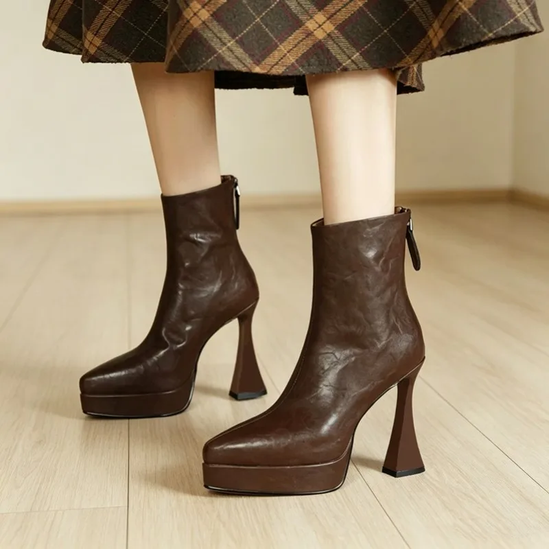 Bottes courtes d'hiver 2026 pour femmes, imperméables, à plateforme, à talon bas, avec fermeture éclair arrière, bout pointu, nouveau style