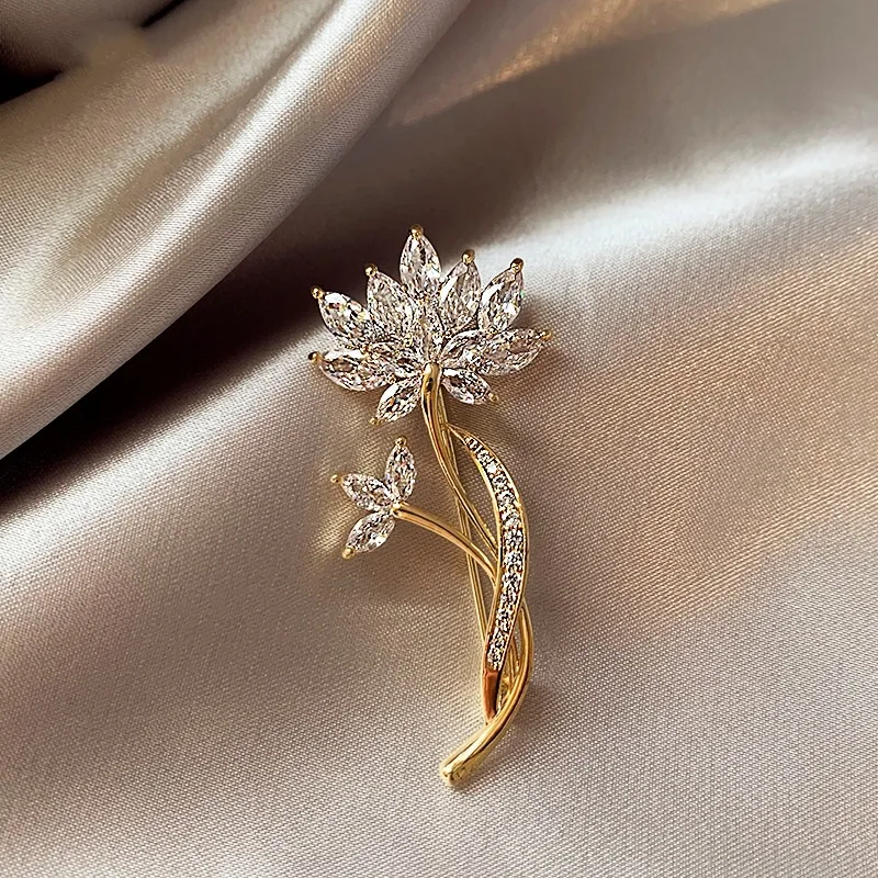 

2PC Lotus Brooch High-end Luxury Temperament Brooch Design Pin Fixed Clothes Accessories