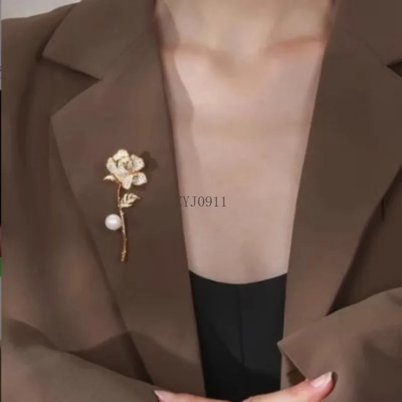 Retro Gold Rose Blume Brosche Brosche Brosche Design Sinn Nische Luxus Temperament Zubehör