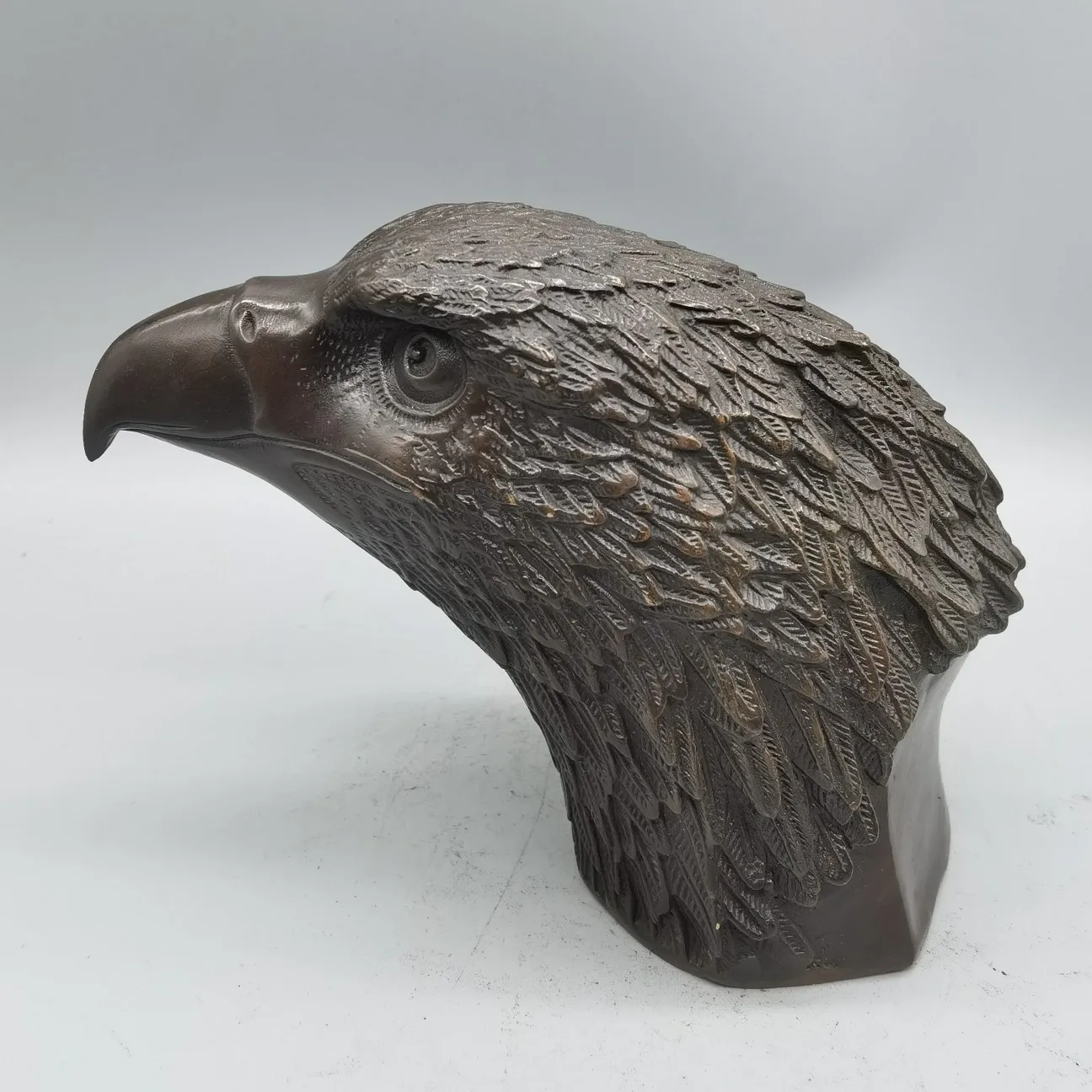 

MOEHOMES China Collectible Decorated Old bronze copper Hawk eagle head Statue home metal crafts