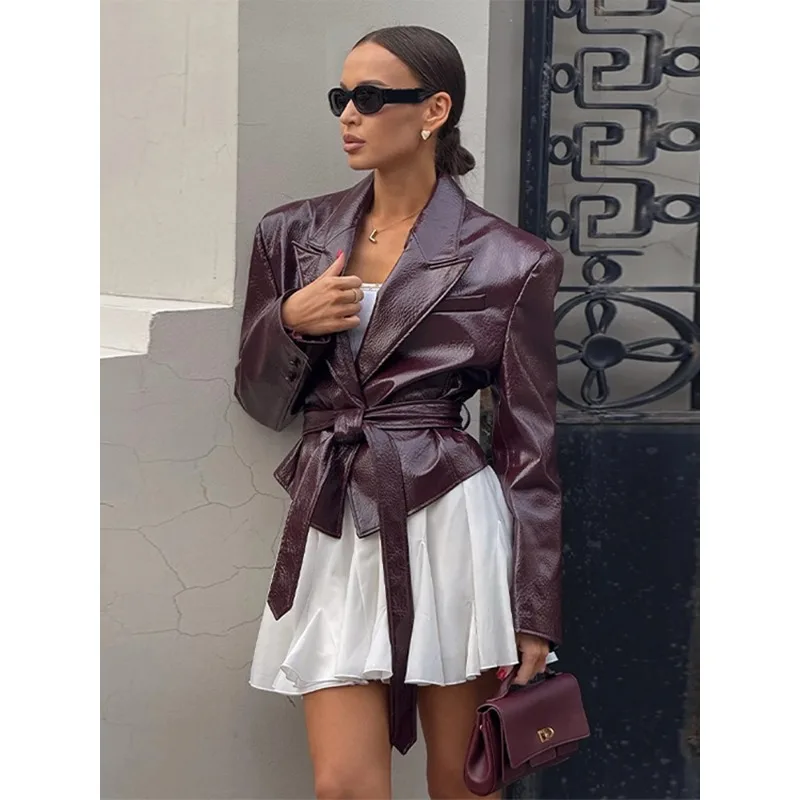 

Новая модная и стильная женская кожаная куртка в мотоциклетном стиле с элегантными ремешками, винтажная куртка из искусственной кожи.