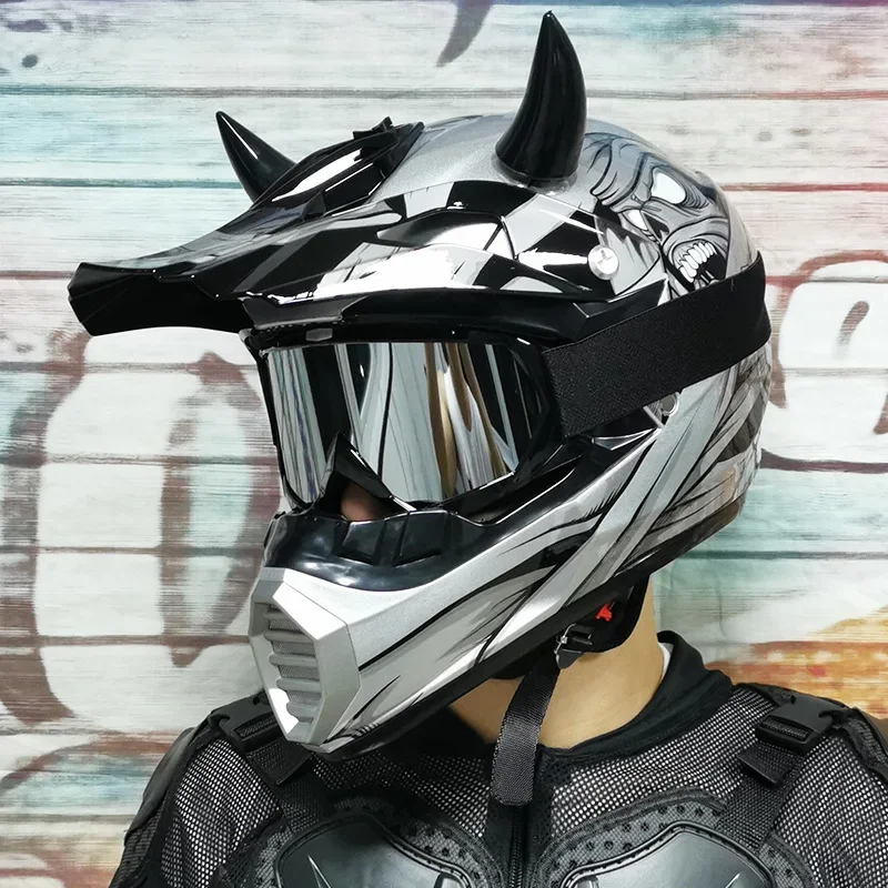 Men's Four Seasons Mountain Bike Trails DH Downhill Off-road Helmet Off-road Helmet Electric Vehicle Capacete