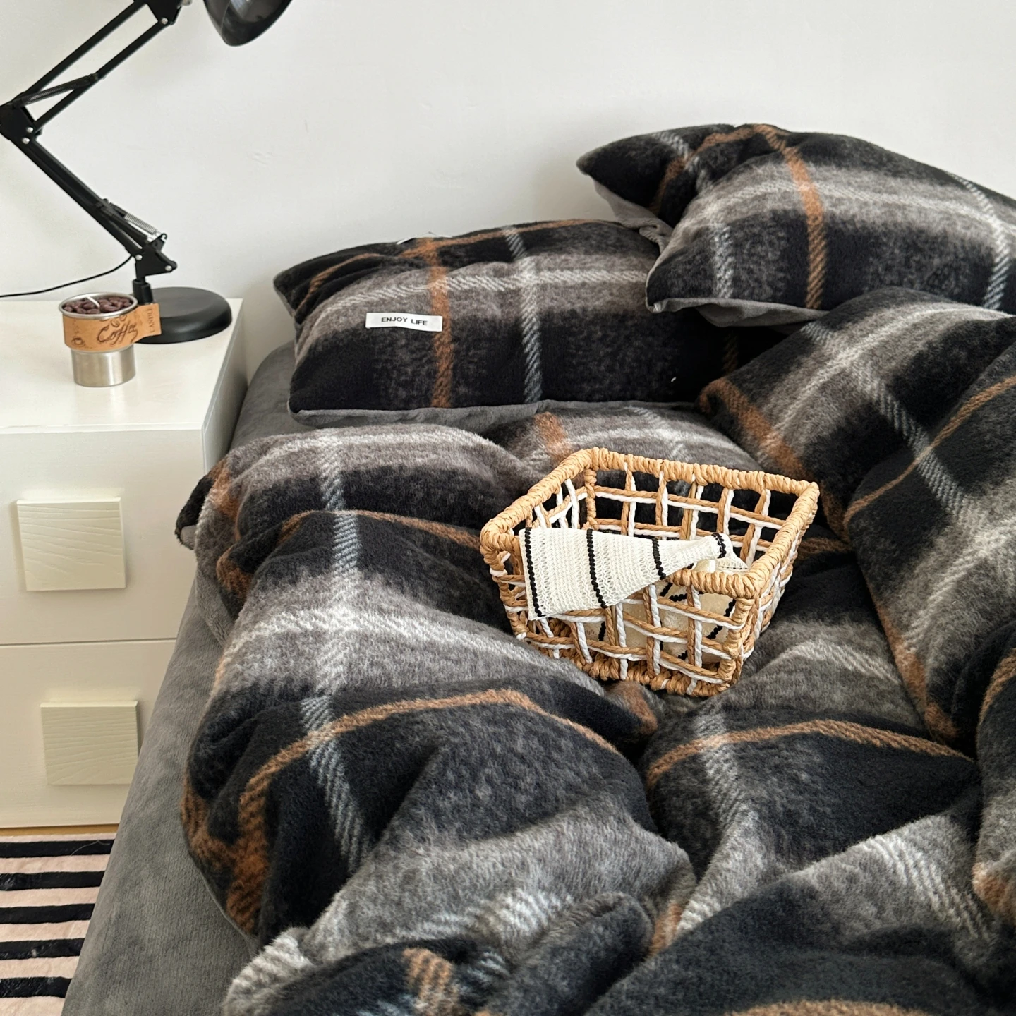 Warm Thickened Milk Velvet Four-Piece Set Lamb Velvet Bedding Sheets Duvet Cover Coral Velvet Winter Series Bedding Accessories