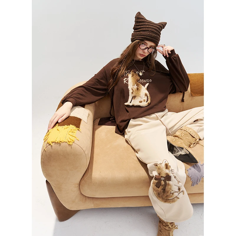 ELFSACK Women's Casual Cat Graphic T-Shirt with Star Print, Cozy Long Sleeve Top for Daily Wear