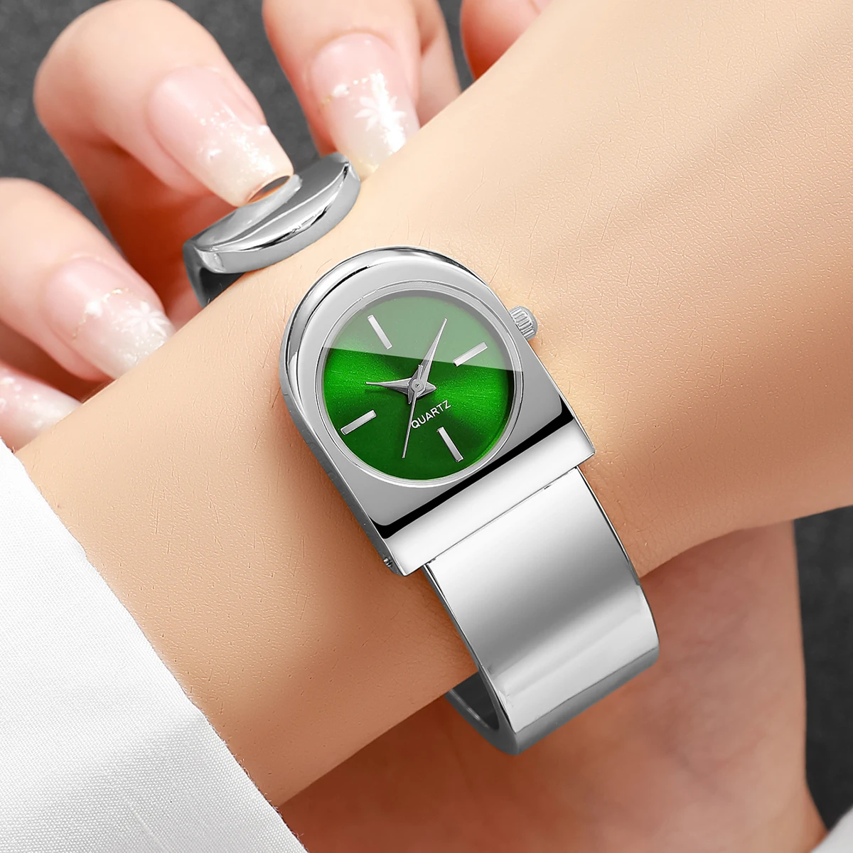 Fashion Silvery Cuff Bangle Strap Women Watches Unique Green Dial Quartz Wristwatch Chic Clock Relogio Feminino (Without Box)