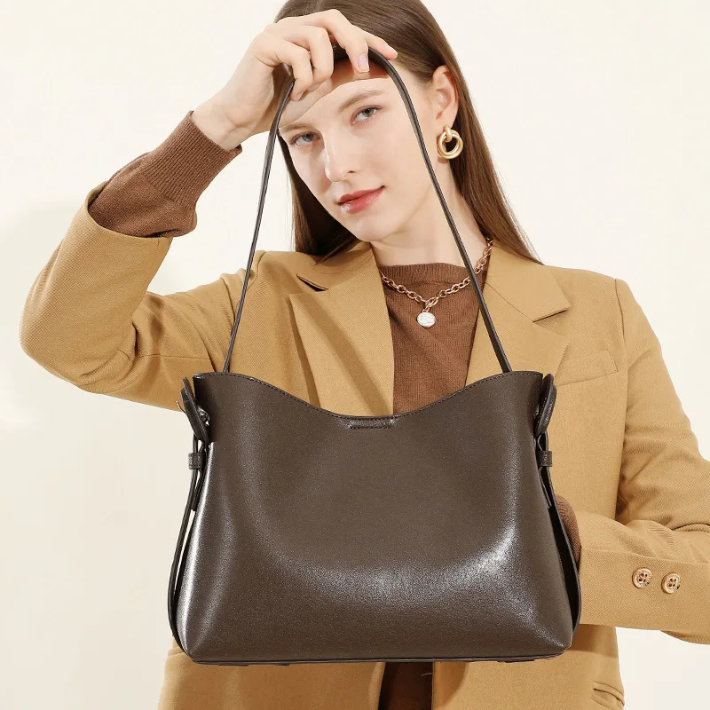 

Stylish Leather Tote Bag for Women, Perfect for Daily Commute