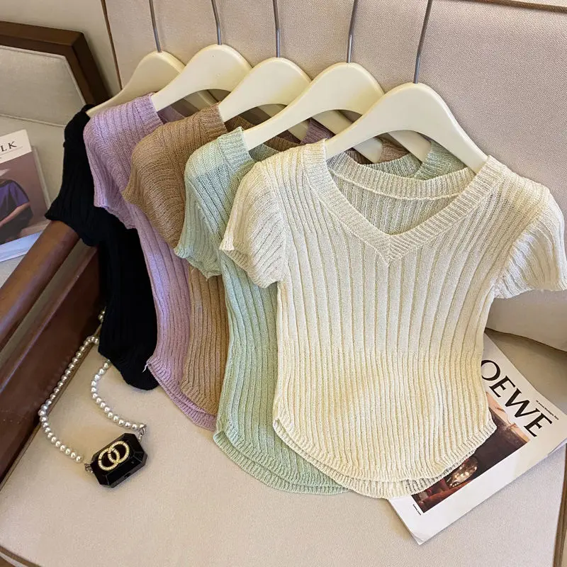 V-neck short-sleeved sweater female 2024 summer new western style slim irregular chic fashion Joker slim short knit top.