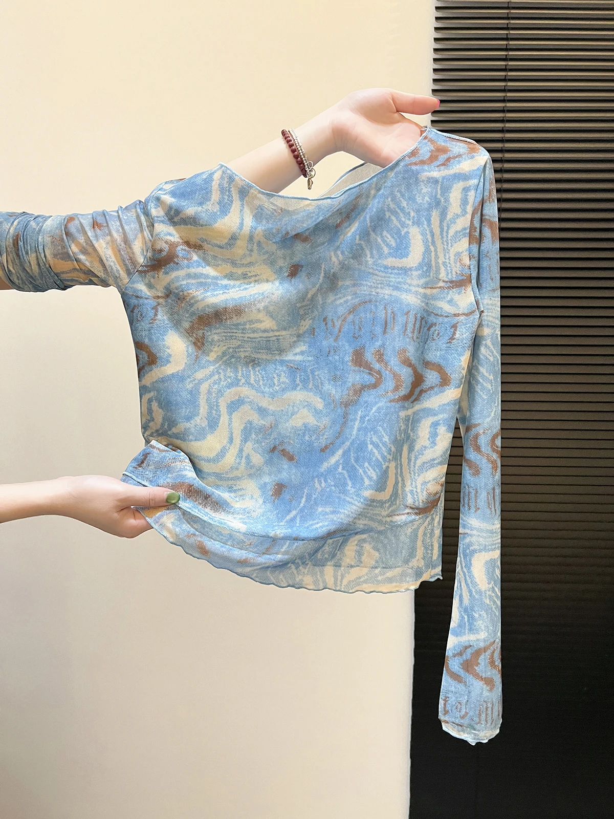 

Blue Dyed Mesh Long Sleeve T-Shirt Women's Early Autumn New Irregular Sexy Belly Button Exposure Self-kept Style Commute Kore...
