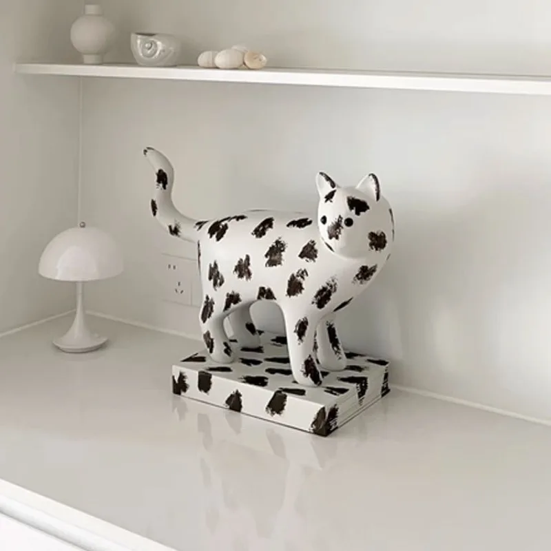 

Simple Spotted Cat Bedside Ornaments Exquisite Coffee Table Handicrafts Modern Creative Living Room Art Room Decorations