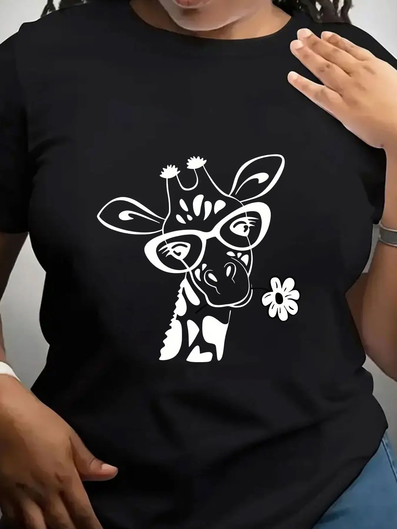 Women's Trendy Crew Neck T-Shirt Giraffe Wearing Glasses Holding Flower Suitable for Casual Sportswear