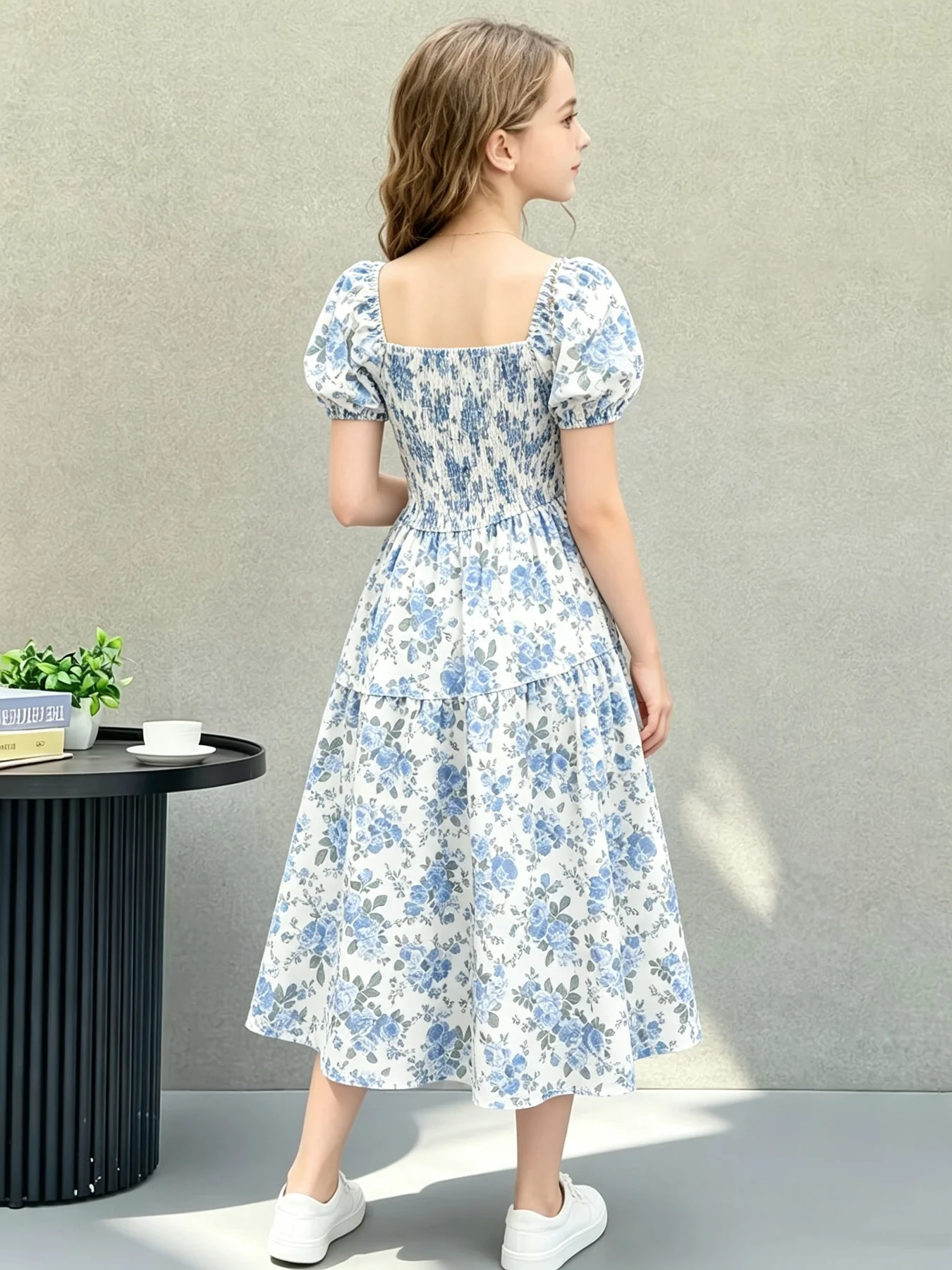 Mädchenkleid mit Blumenmuster, lässiger quadratischer Ausschnitt, kurze Ärmel, tailliert, mittellanger Rock, bequeme Kinderkleidung – Detail 4
