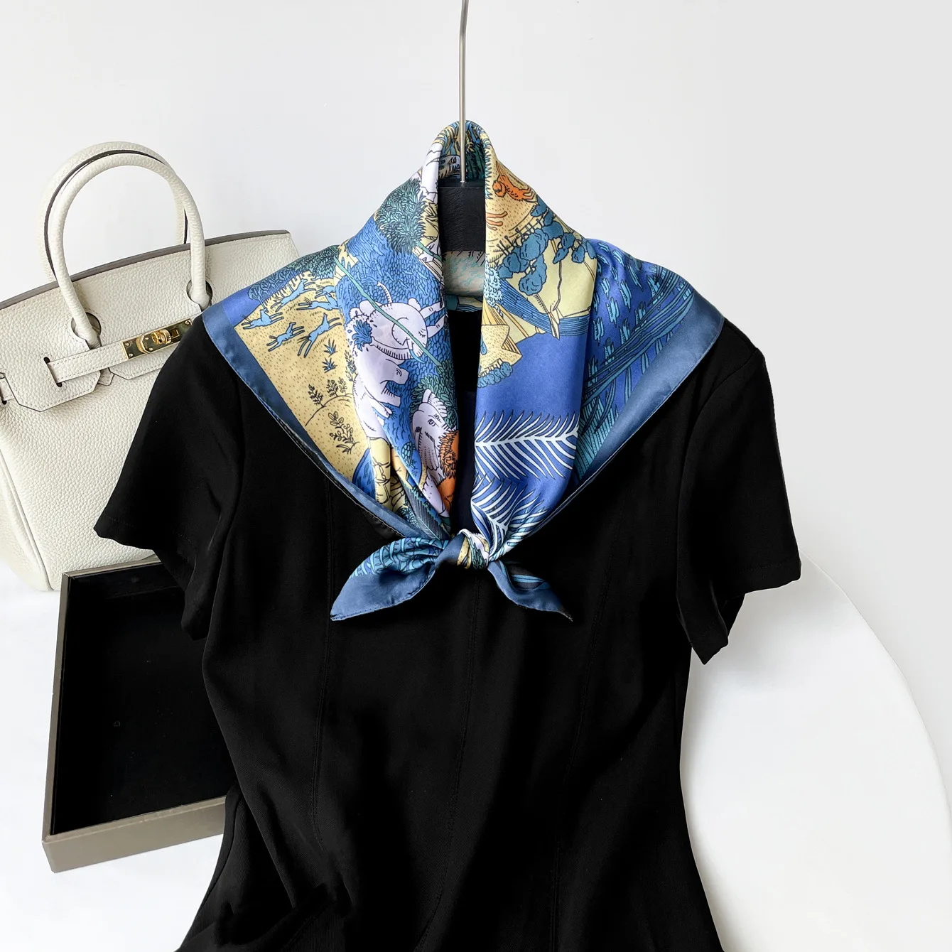 

Женский тонкий квадратный шарф длиной 70 см, весенне-летний, с принтом, легкий, элегантный, универсальный, модный, высококачественный, похожий на шелк, для обмотки шеи.