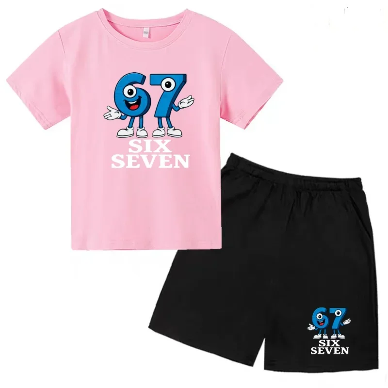 

A cartoon print T-shirt and shorts set, suitable for boys and girls. Casual sportswear style; perfect as a birthday gift.