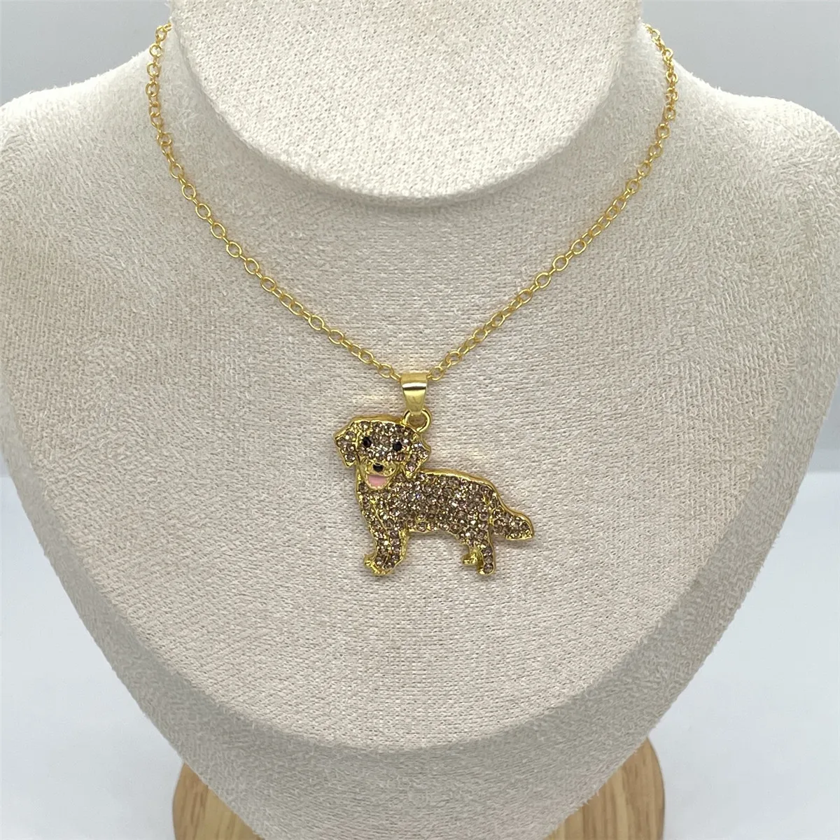 Exquisite and Cute Golden Retriever Pendant Necklace for Women Elegant Pet Puppy Jewelry Animal Accessories Gift for Dog Lovers