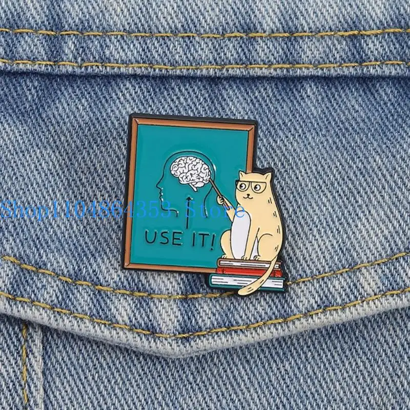 652F Intellectual Inspiration Badge Puss Teacher Brooch Pin for Artistic Minds