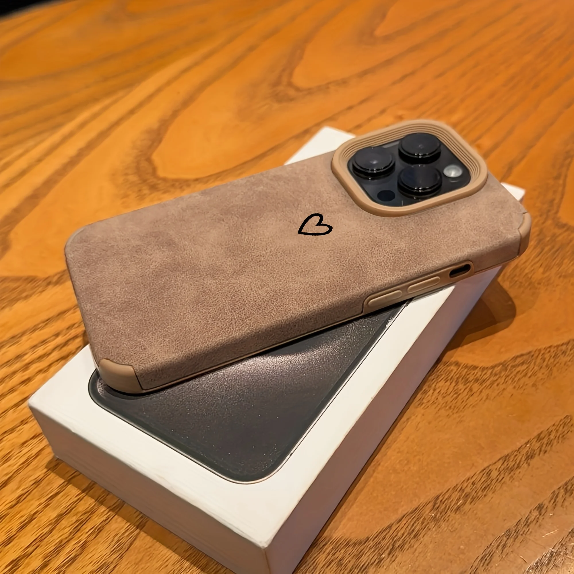 For iPhone 17 16 15 14 13 12 11 Pro Max XS X XR 16 15 Plus Phone Case Fashion Heart-shaped Design Faux Leather Protective Cover - náhled 4