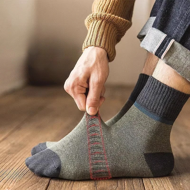 7 pares de meias masculinas primavera outono grossas tubo médio anti odor absorção de suor cor bloqueada antiderrapante desportivo simples meias casuais