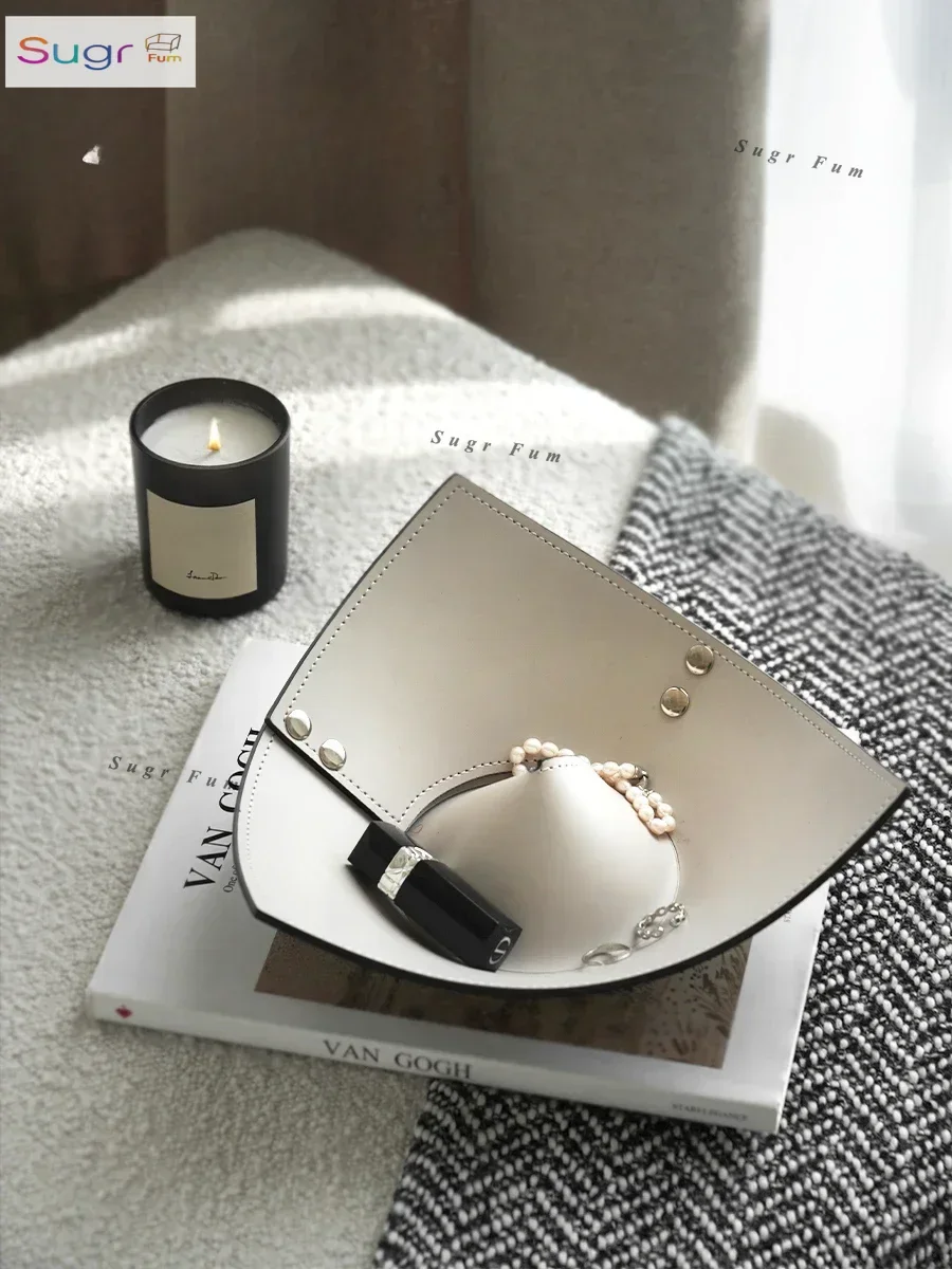 

LamomeDeco Modern Light Luxury Jewelry Storage Plate Leather Storage Box Entrance Key Storage Ornament Jewelry Box