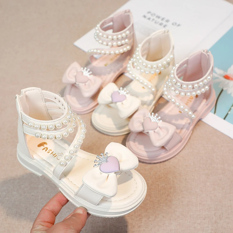 

Летние новые детские повседневные туфли с открытым носком, модные и элегантные, с круглым носком, с жемчугом, мягкие, в стиле принцессы, на плоской подошве