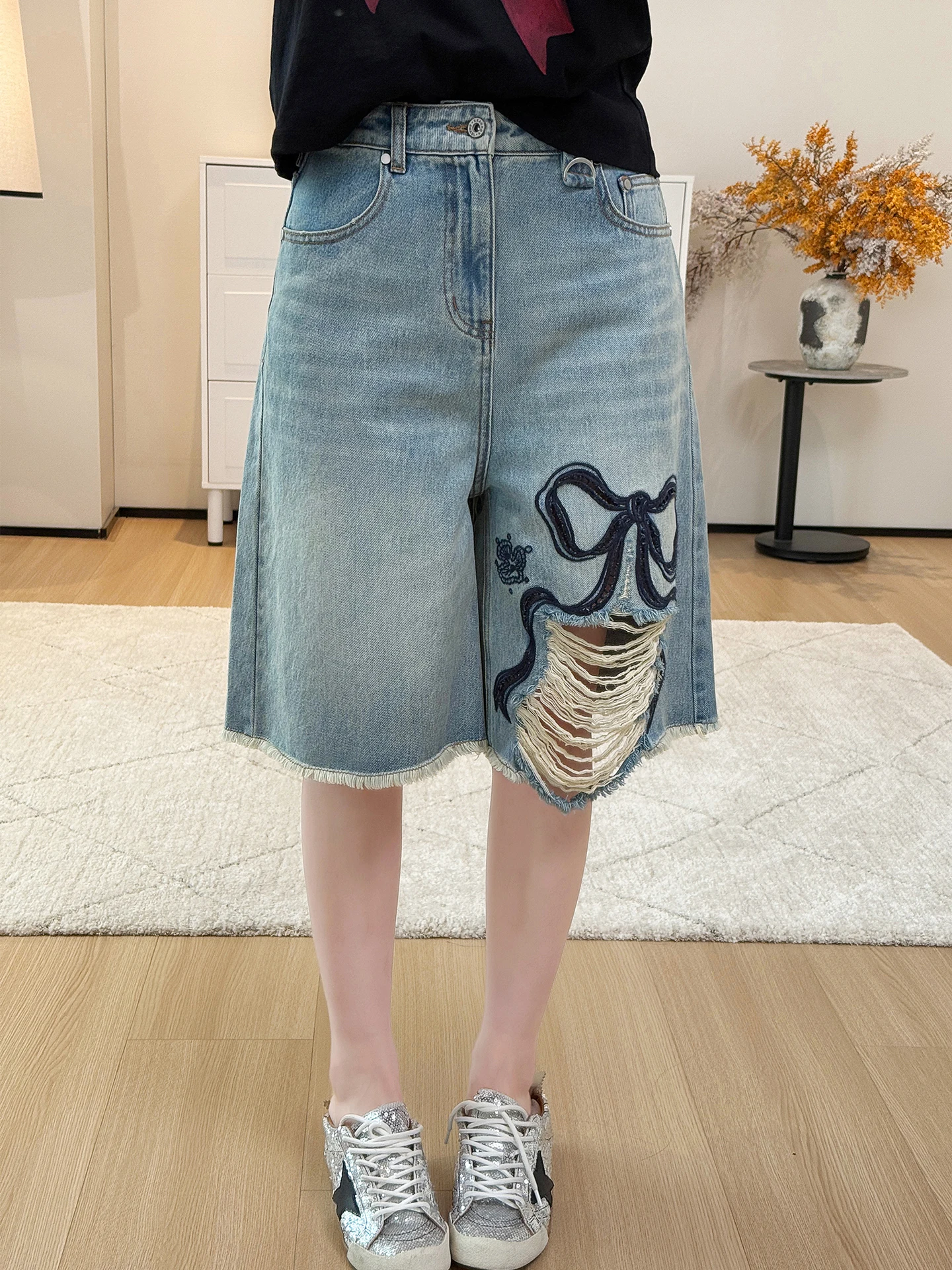 

Heavyweight Embroidered Faded Denim Jeans Mid-Length Loose Knot Print Wide Leg Five-Quarter Pants Women's Fashion