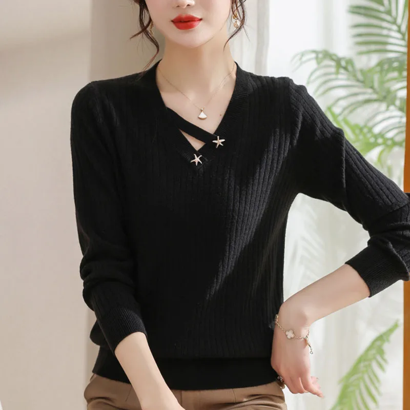 

New Spring and Autumn Fashion V-Neck High End Western Style Age Reducing Loose Versatile Large Size Slim Women's Knitted Sweater