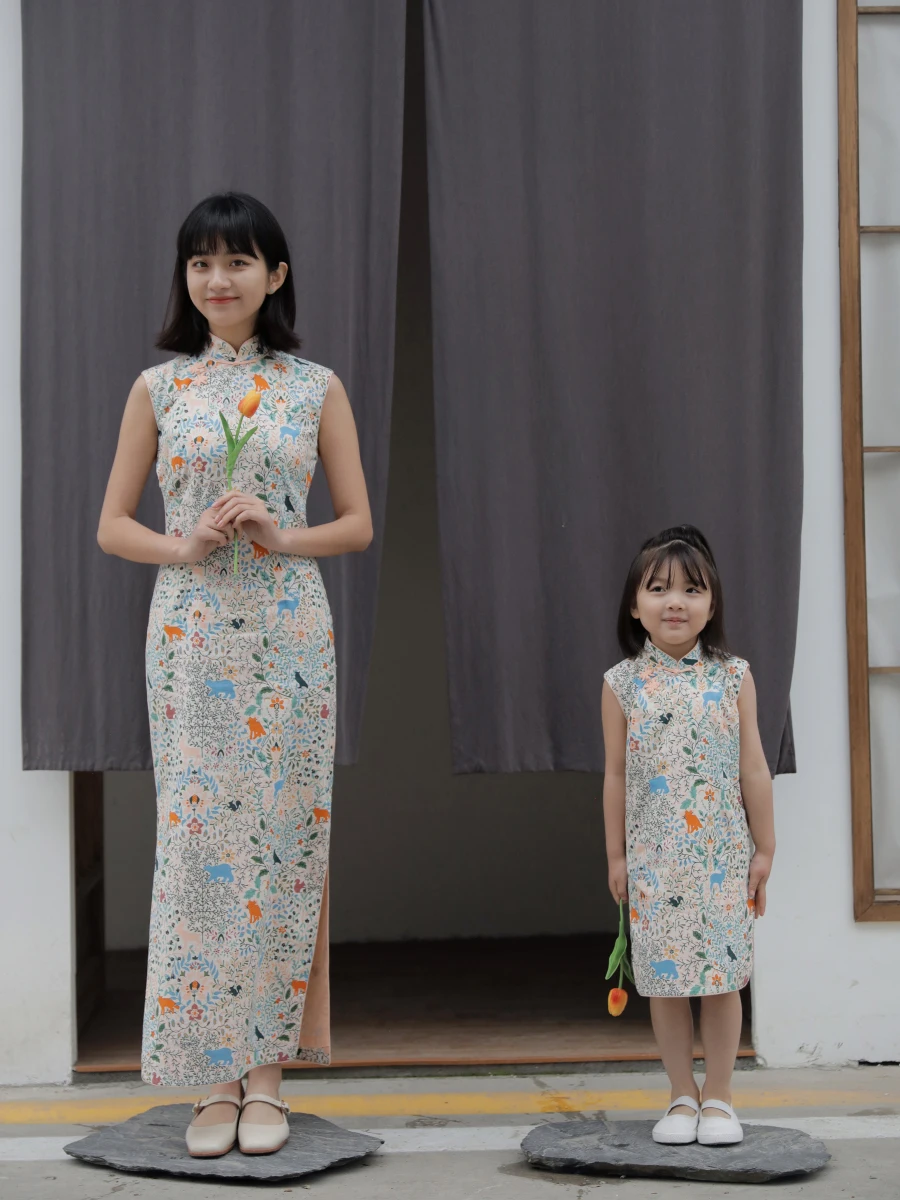 

Momo Sleeveless Retro Floral Print Linen Family Matching Secret Garden Design Low Slit Daily Wear