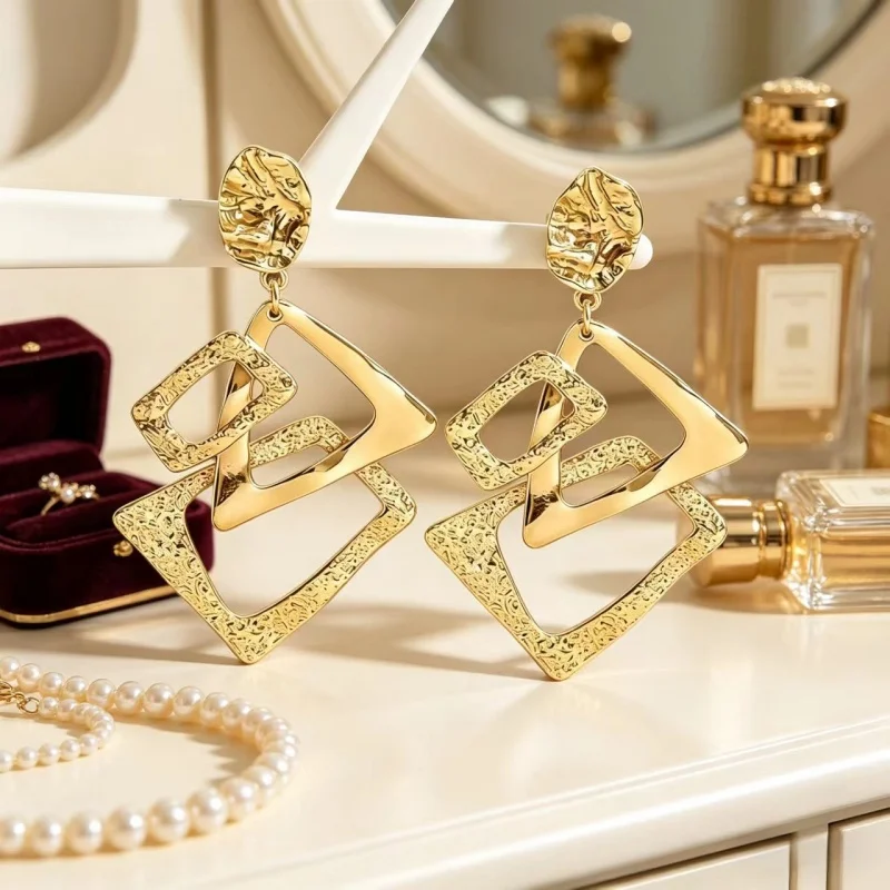 

Fashionable Asymmetrical Geometric Alloy Earrings Elegant Women's Everyday Party Accessory Versatile Unique Jewelry