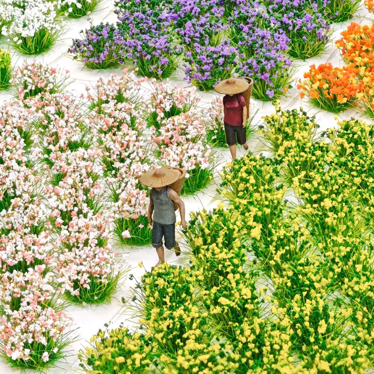 32Pcs Miniature Simulation Colorful Flowers Model Kits Micro Static Plant Grass Model Materials for Diorama Scene Model Making