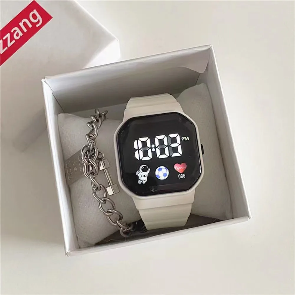 High Qulaity Fashion LED Digital Watches Spaceman Silicone Strap Sport Watch Waterproof Electronic Wristwatch Men Women Student