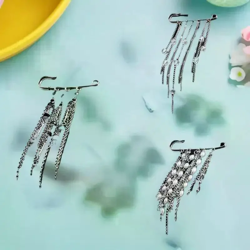 Chic Women’s Pearl Chain Tassel Brooch: Clothing Decor Accessories; Ideal for Pants Adjust, Bag Pendant Gifts.
