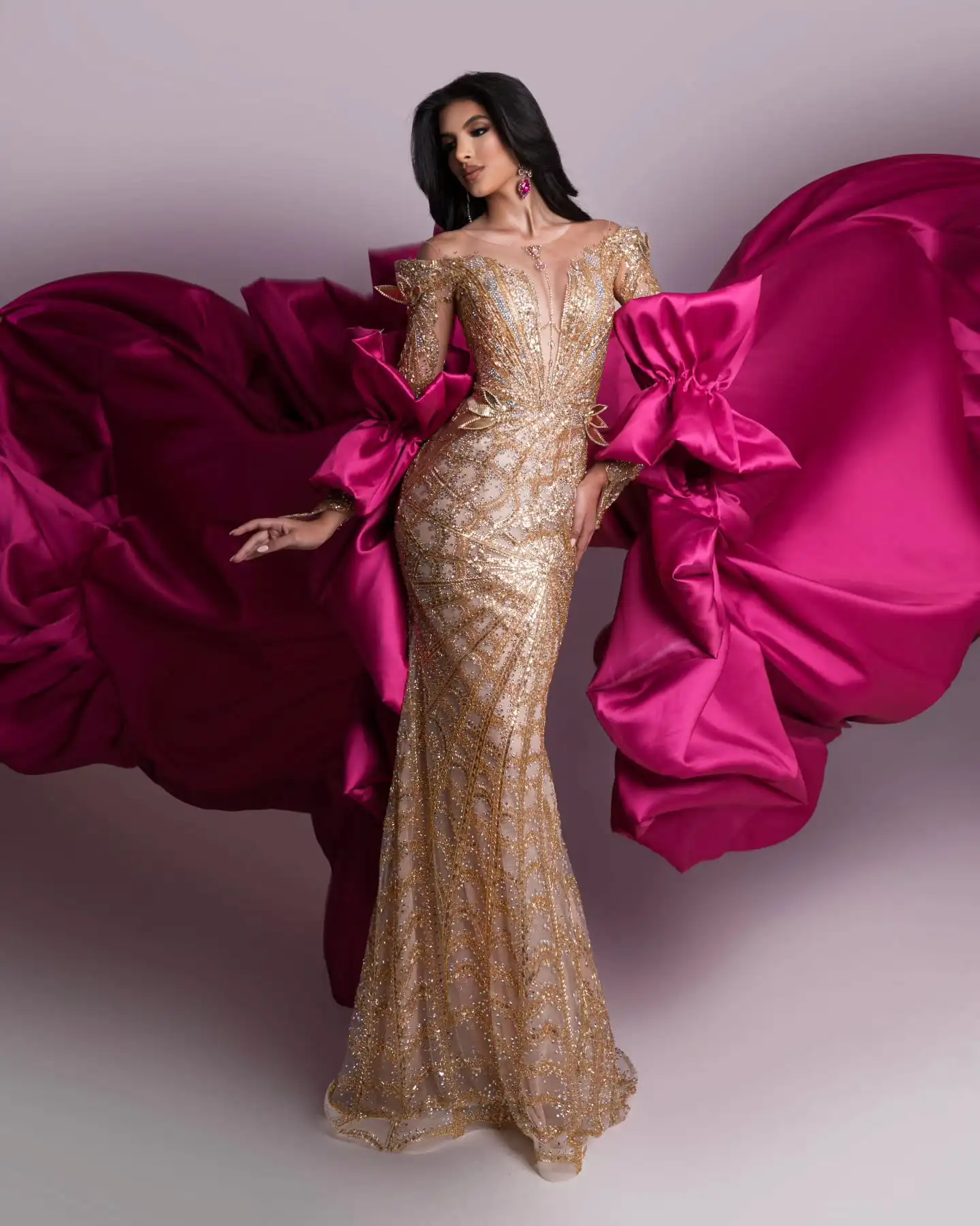 Mantelle di lusso per abito da sera Scialle staccabile con fiocco in raso fucsia, cappotto da ballo con spalle scoperte Abito lungo sovrapposto Manica gonfia