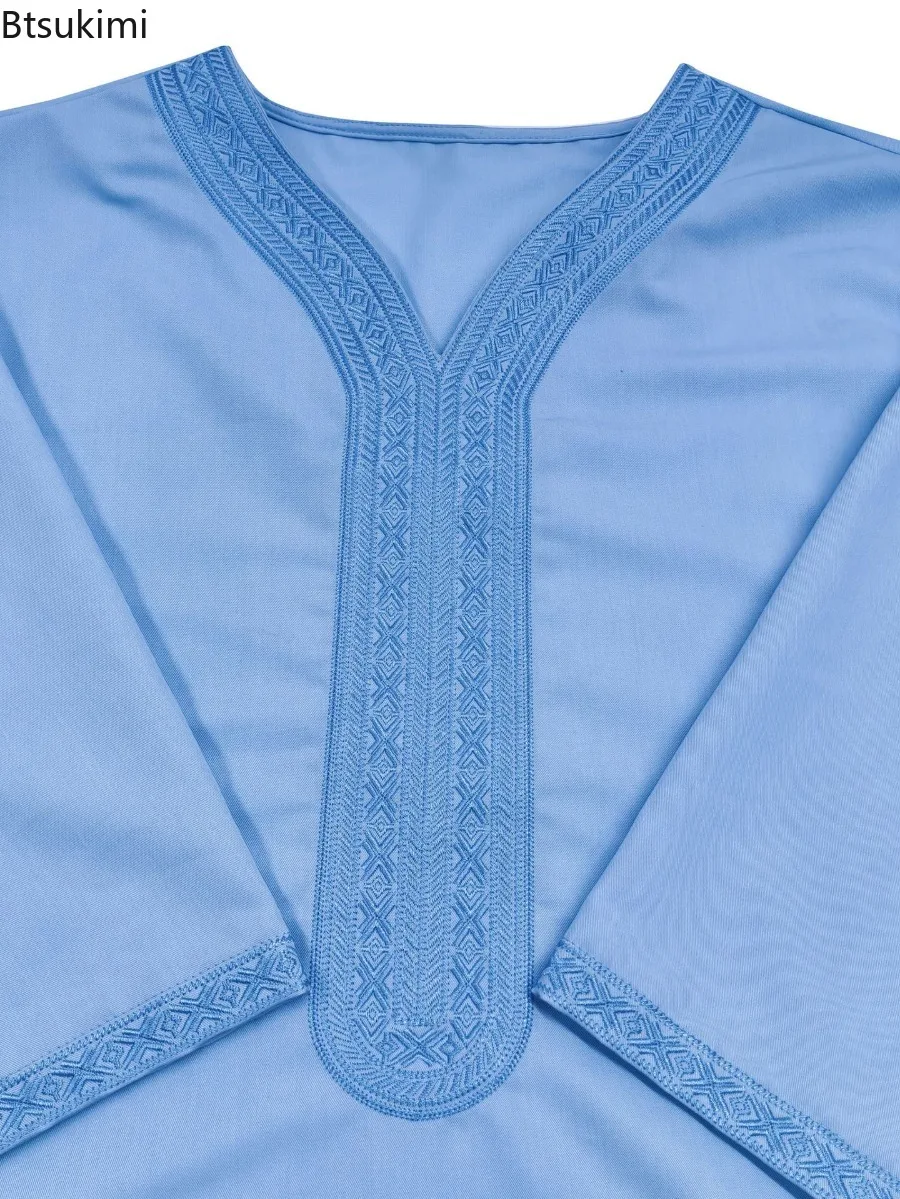 Roupão Masculino Marroquino Bordado com Decote em V, Moda Muçulmana, Abayas com Bolsos Laterais, Vestuário Islâmico Árabe, Vestido para Eid e Ramadan