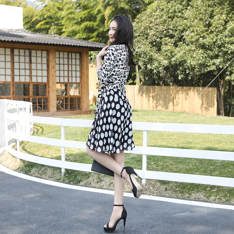 Ele Fre Blumenmuster Seiden-Maxikleid Frühling Sommer Neu Sle DVF PG Großes Rockdesign Geknotete Taille Hochmodischer Stil