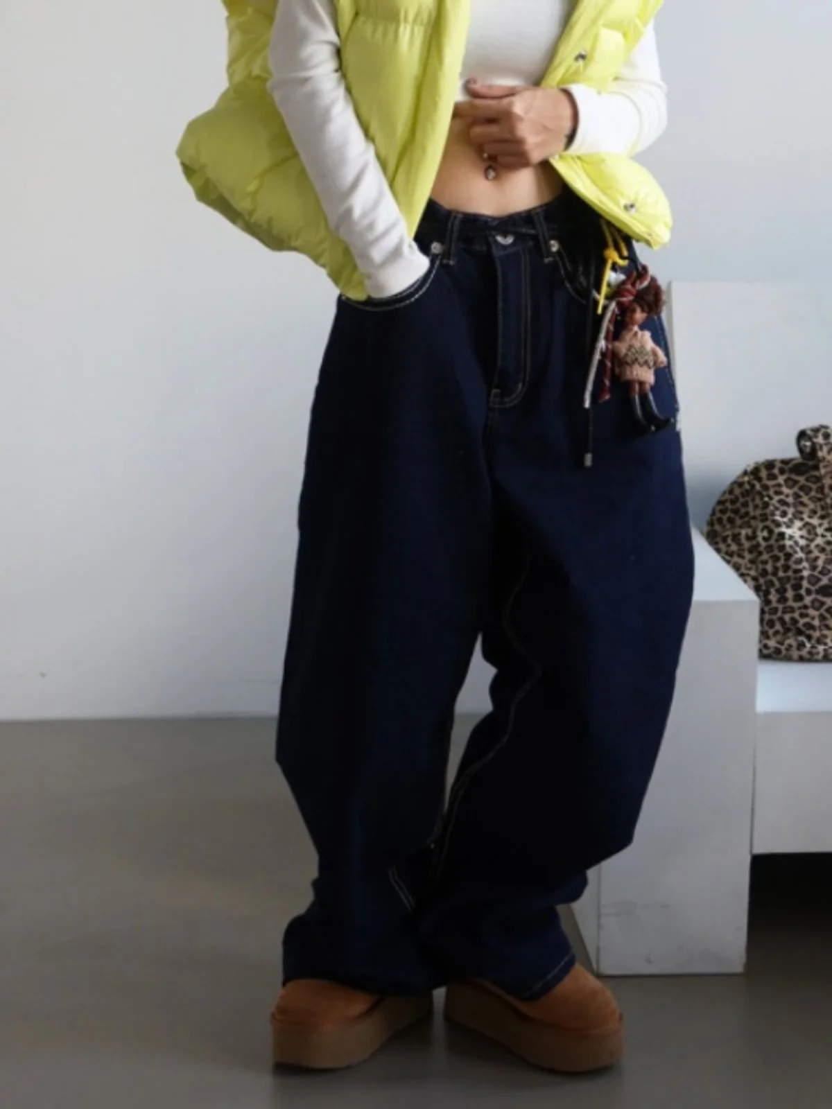 بنطلون جينز نسائي بخصر عالٍ وساق مستقيمة بتصميم عصري أنيق لفصل الربيع، بنطلون طويل نحيف وعصري للارتداء اليومي