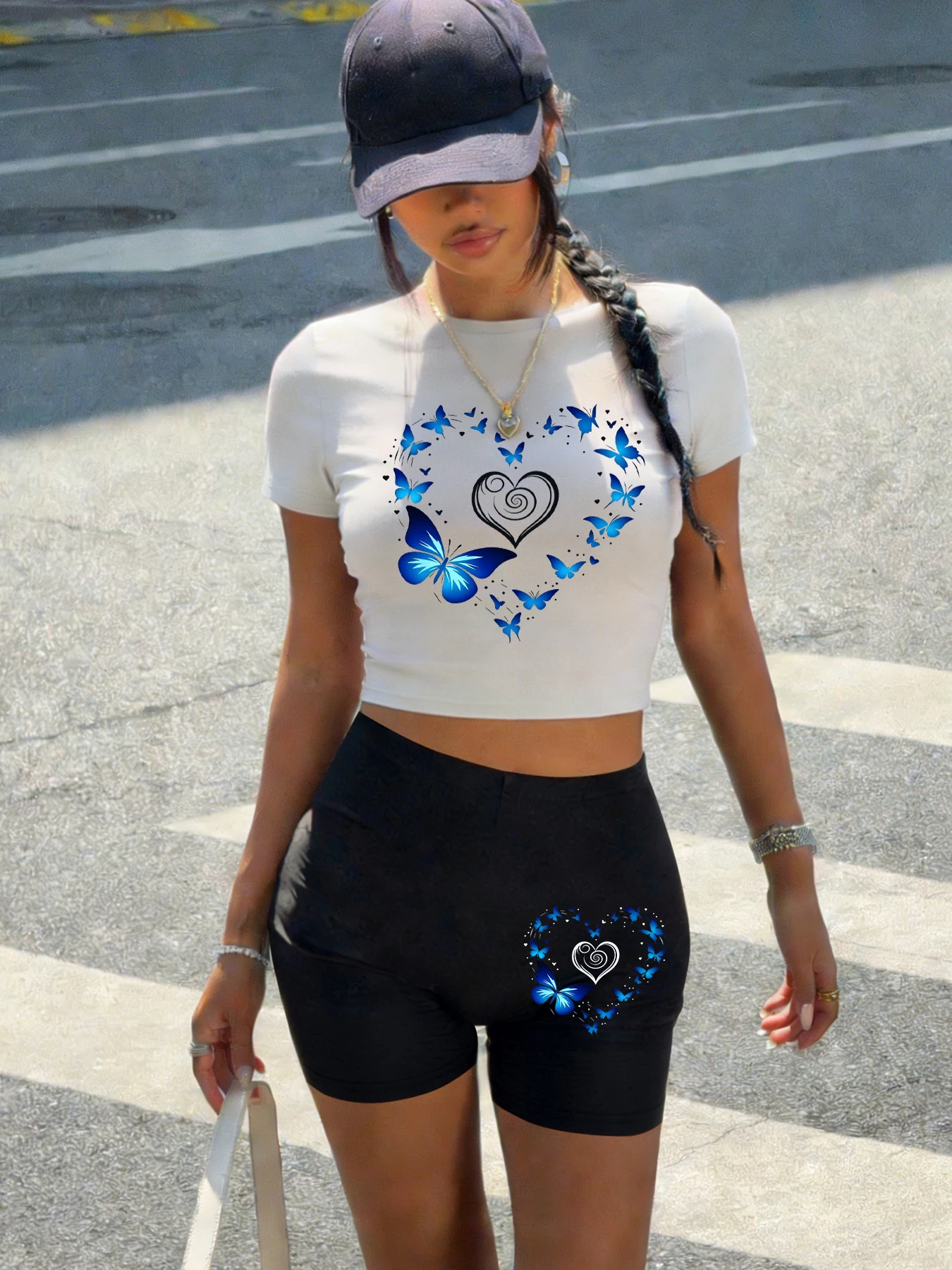 

Креативный комплект женской одежды с принтом синей бабочки и сердца: хлопковая футболка в стиле хип-хоп и летние повседневные шорты, облегающие эластичные леггинсы