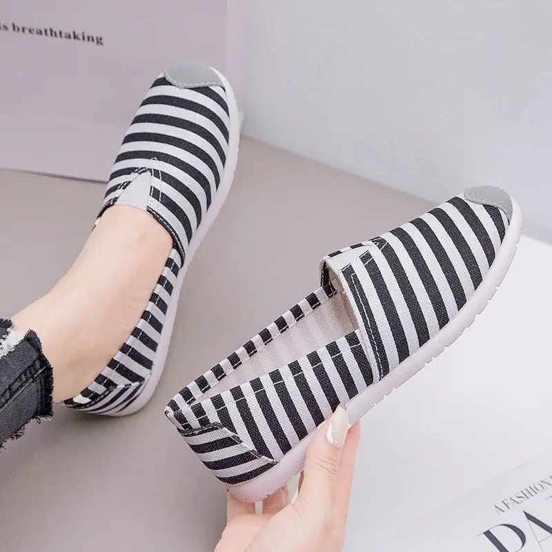 2026 women's canvas spring and autumn styles flat bottomed mother's shoes one foot work casual breathable flat shoes