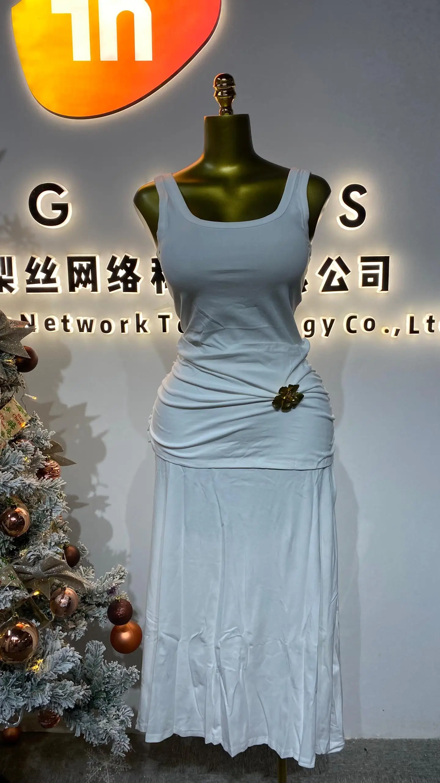

Summer New Elegant Suspender Pleated Metal Buckle Casual Solid White Dress Women's Long Skirt-GZMM004