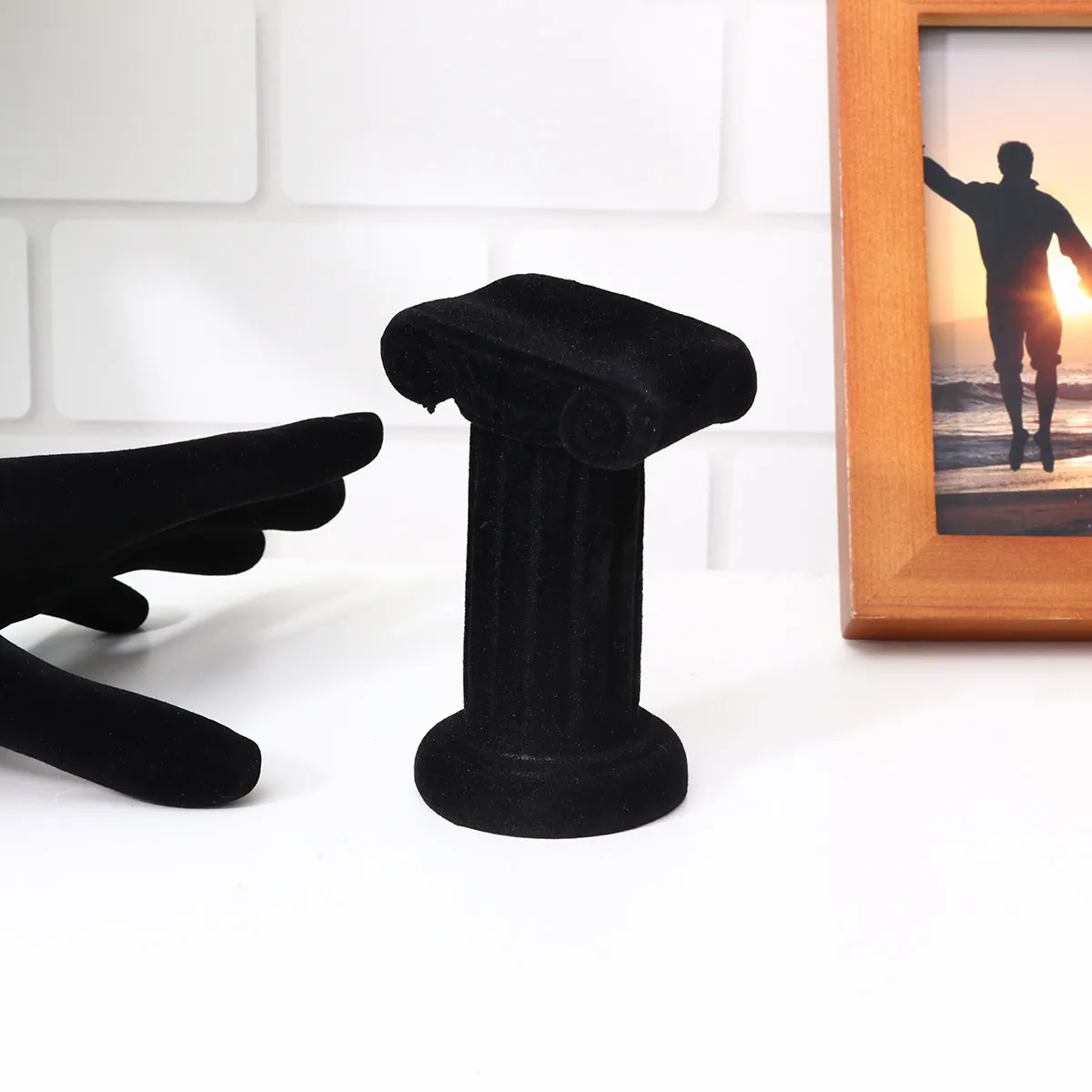 Resin Hand Shape Jewelry Display Stand Black Flannel Bracelet Watch Organizer Rack for Home Shop Showcase Jewelry Display Rack