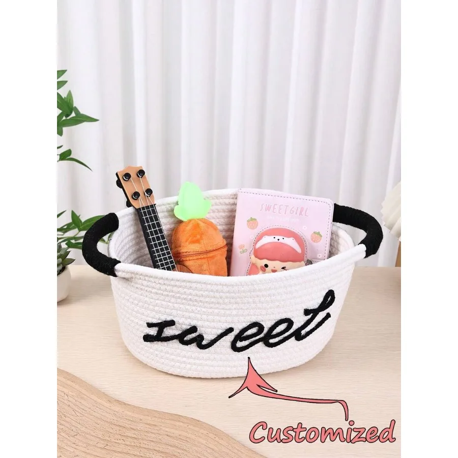 

Персонализированная плетеная корзина для хранения с именем, контейнер для игрушек для животных с индивидуальным текстом, органайзер для косметики из веревки ручной работы, подходит для спальни и ванной комнаты