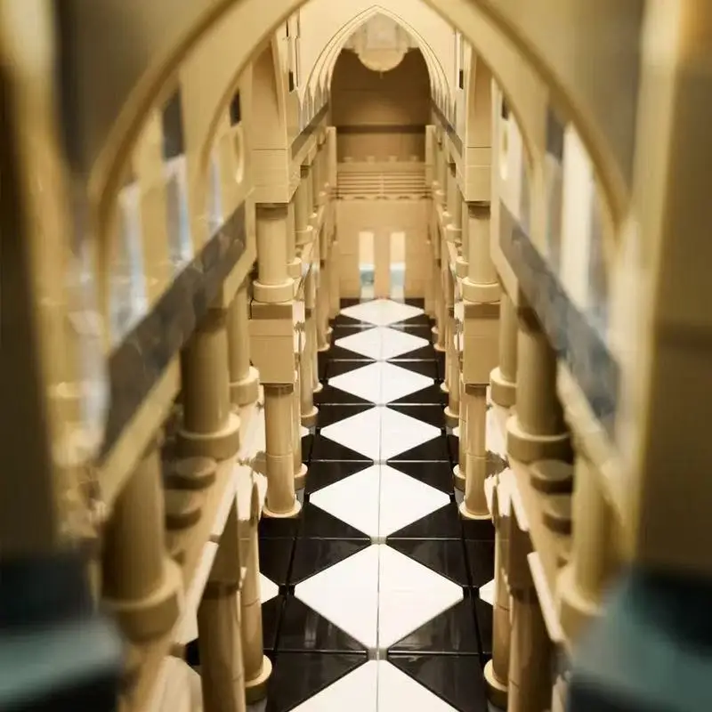 Réplique d'architecture Notre-Dame de Paris, LEGO 21061 Cadeau pour les amoureux de l'histoire, les voyages et l'art et un souvenir de Paris amusant